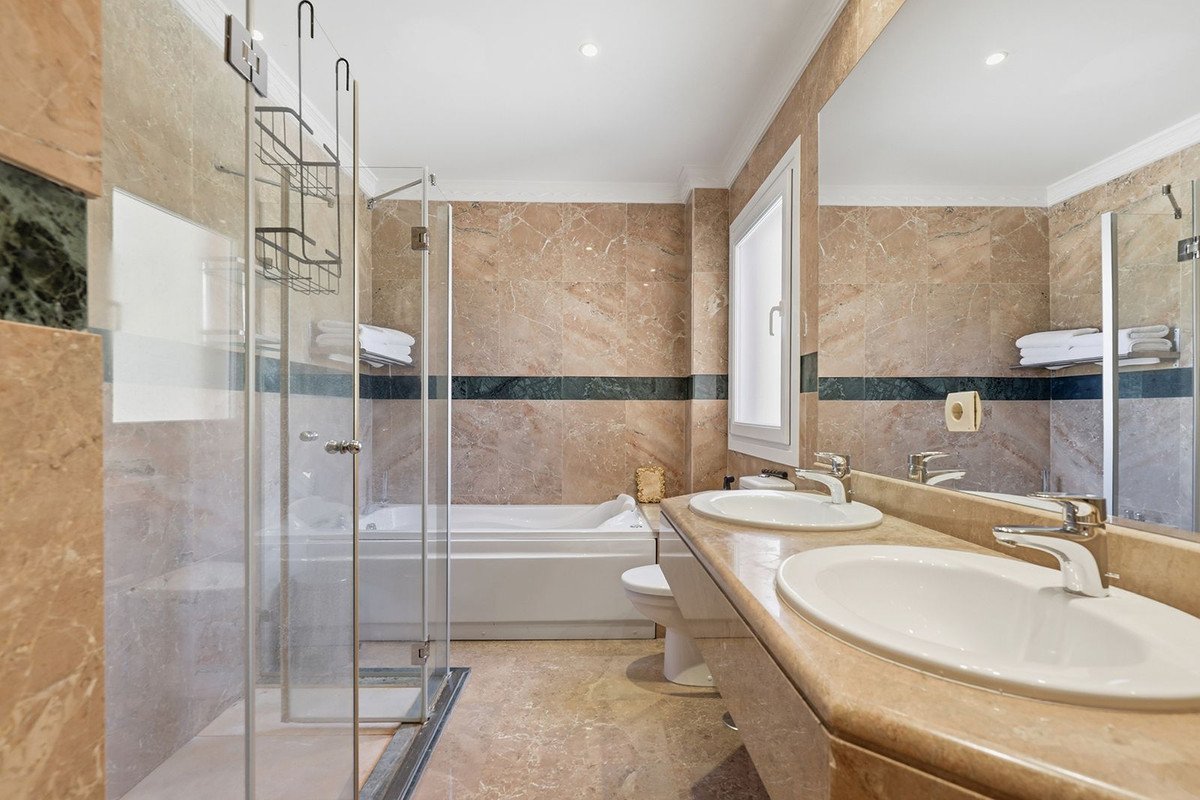 2 Bed Penthouse Duplex in Nueva Andalucía
