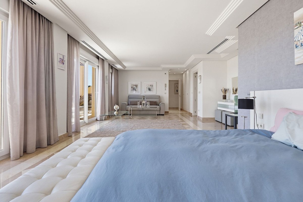 2 Bed Penthouse Duplex in Nueva Andalucía