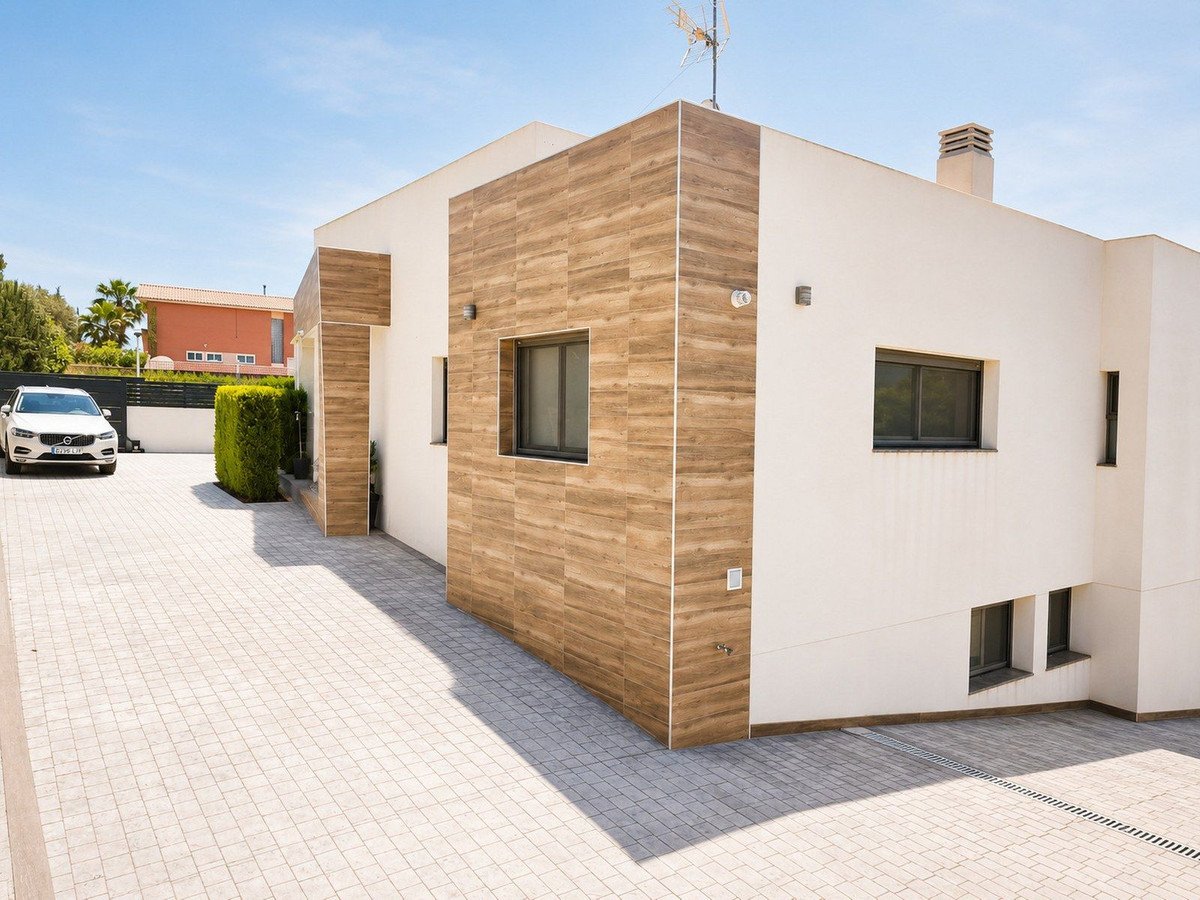 5 Bed Detached Villa in Santa Pola