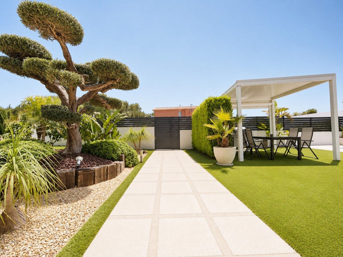 5 Bed Detached Villa in Santa Pola