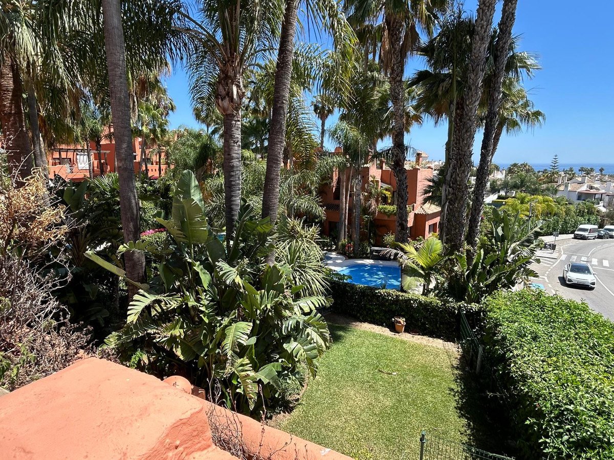4 Bed Semi-Detached House in The Golden Mile