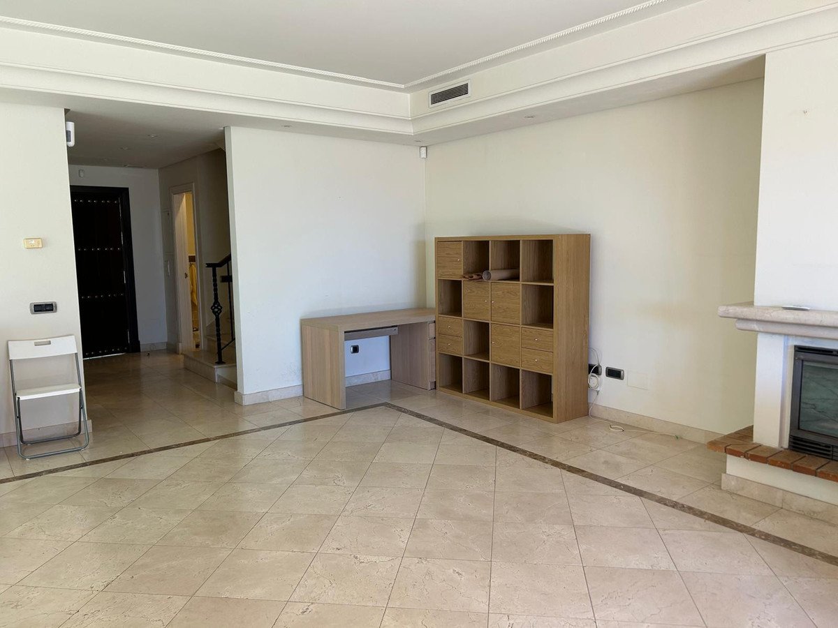 4 Bed Semi-Detached House in The Golden Mile