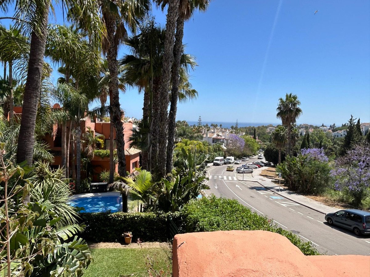 4 Bed Semi-Detached House in The Golden Mile