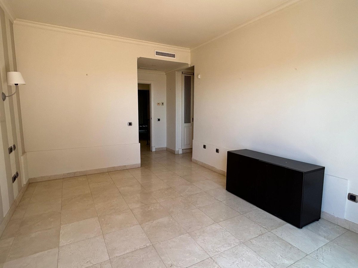 4 Bed Semi-Detached House in The Golden Mile