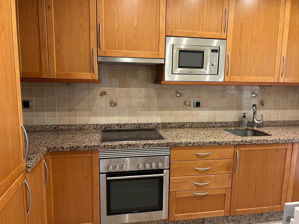 4 Bed Semi-Detached House in The Golden Mile