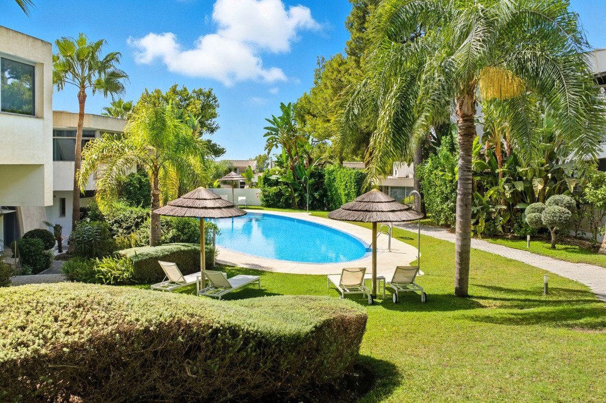 4 Bed Semi-Detached House in Sierra Blanca