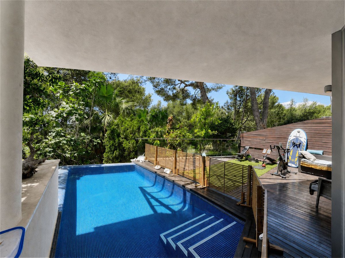 4 Bed Semi-Detached House in Sierra Blanca