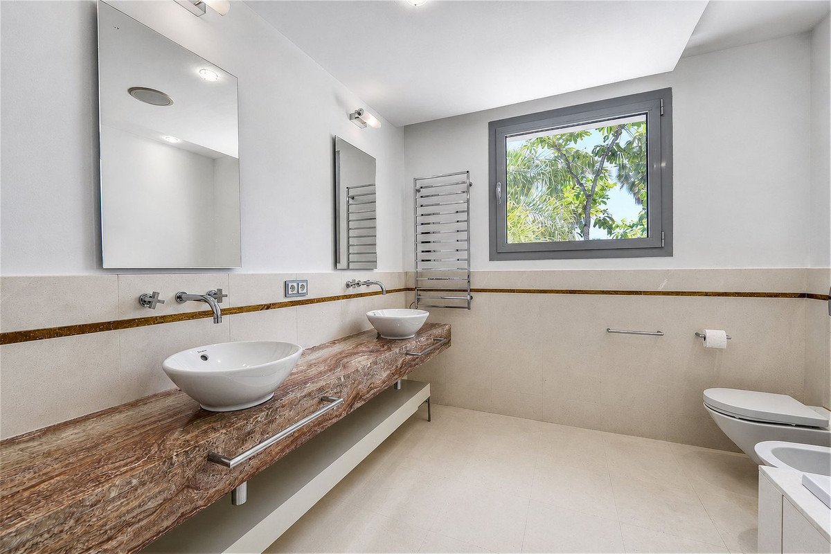 4 Bed Semi-Detached House in Sierra Blanca