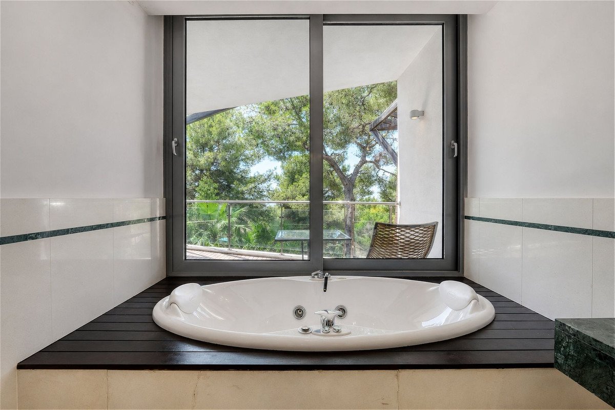 4 Bed Semi-Detached House in Sierra Blanca