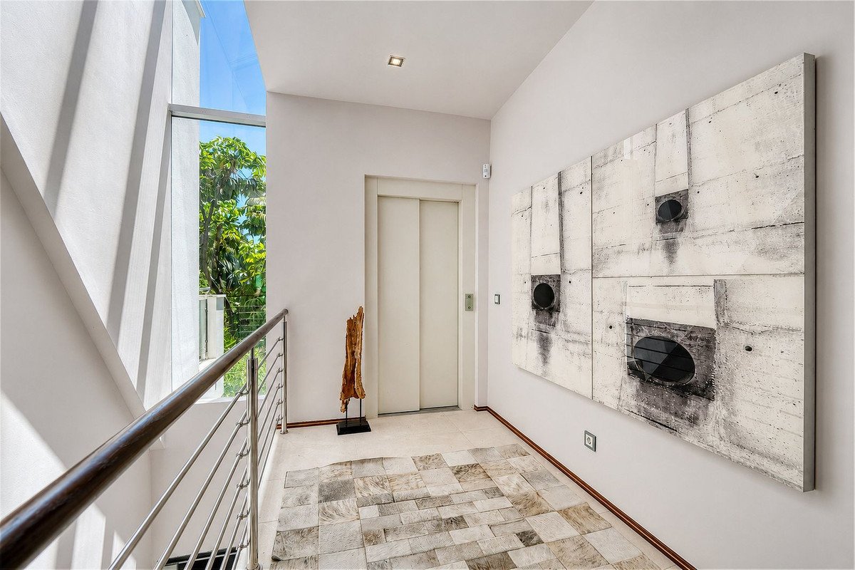 4 Bed Semi-Detached House in Sierra Blanca