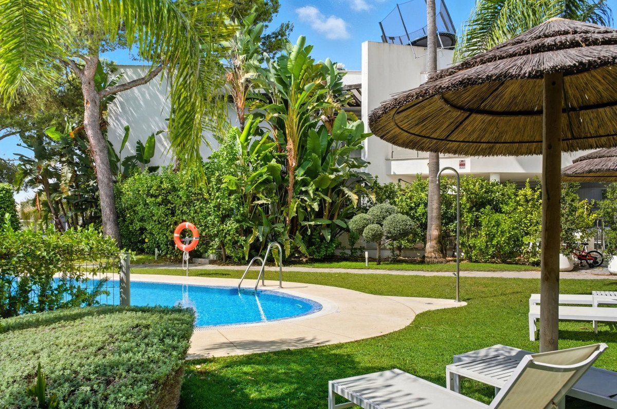 4 Bed Semi-Detached House in Sierra Blanca