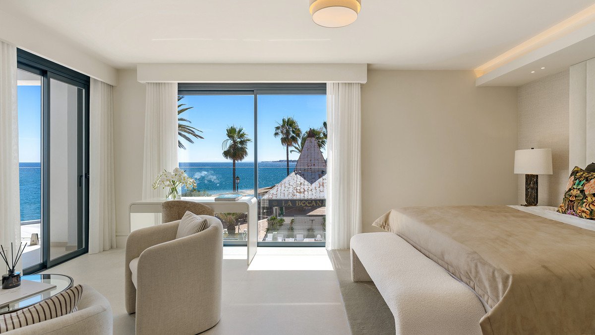 3 Bed Middle Floor Apartment in Puerto Banús