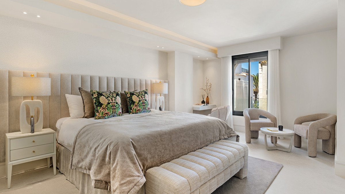 3 Bed Middle Floor Apartment in Puerto Banús