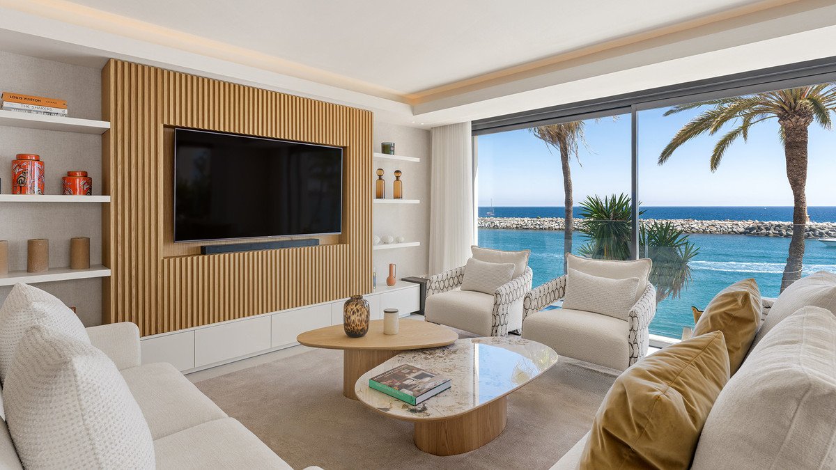3 Bed Middle Floor Apartment in Puerto Banús
