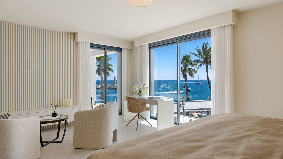 3 Bed Middle Floor Apartment in Puerto Banús