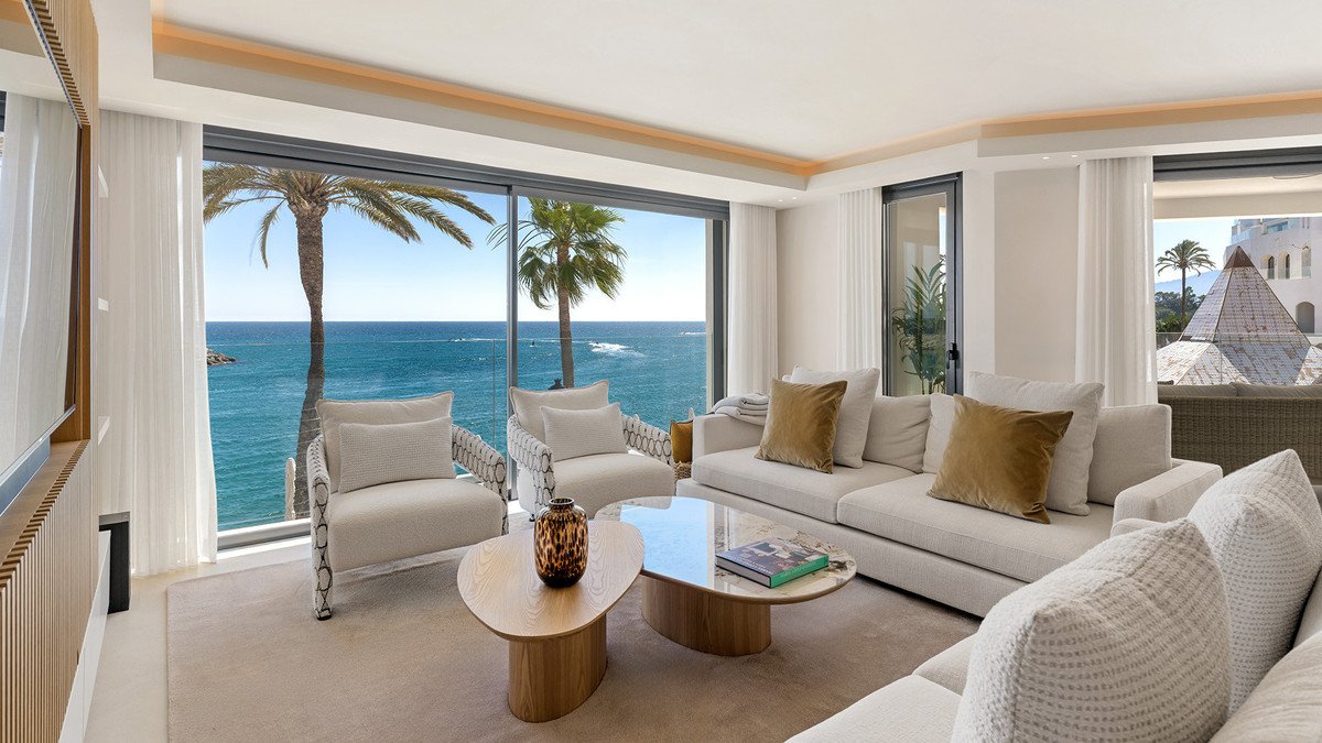 3 Bed Middle Floor Apartment in Puerto Banús