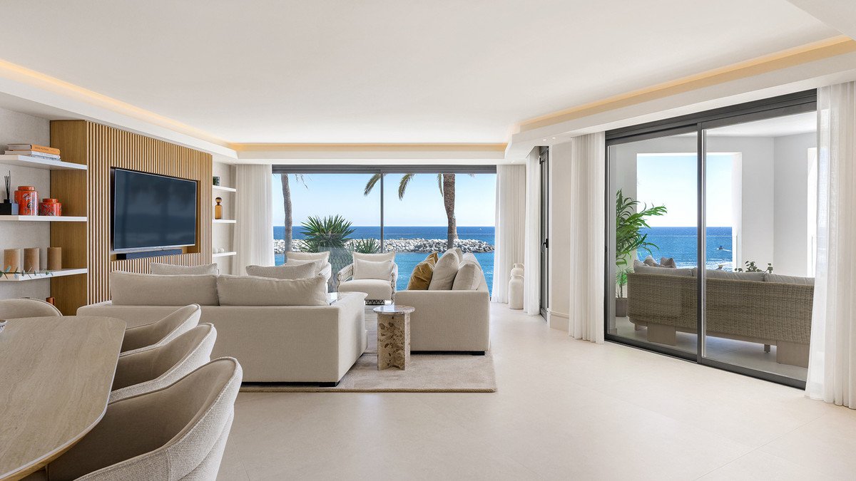 3 Bed Middle Floor Apartment in Puerto Banús
