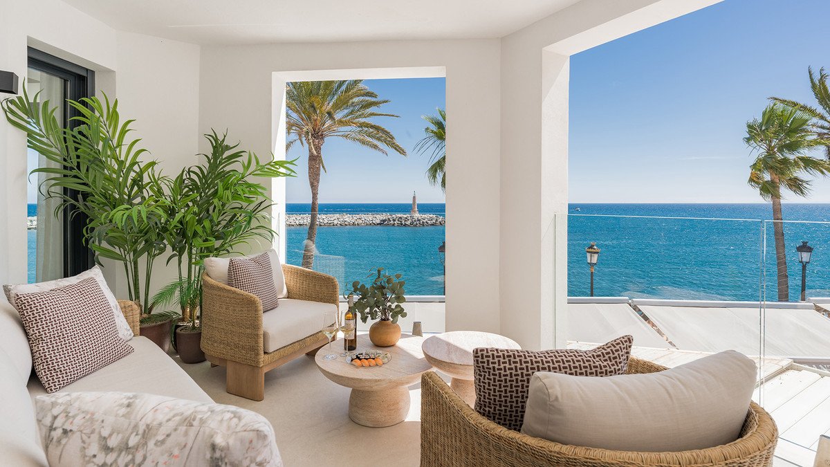 3 Bed Middle Floor Apartment in Puerto Banús