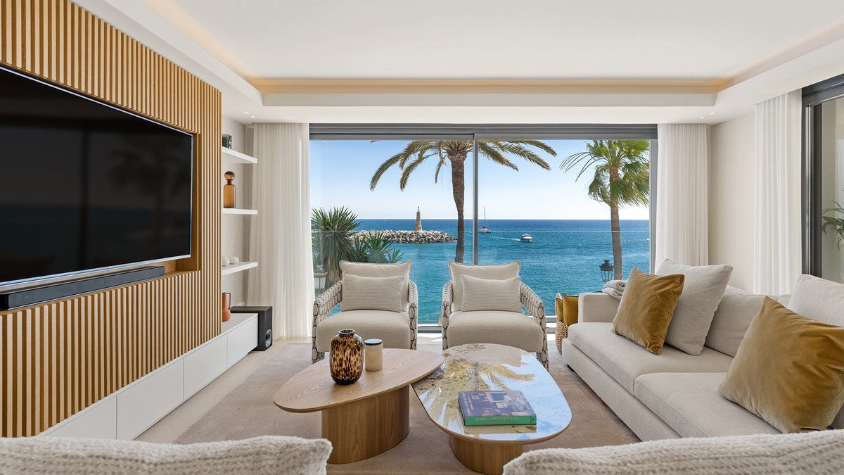 3 Bed Middle Floor Apartment in Puerto Banús