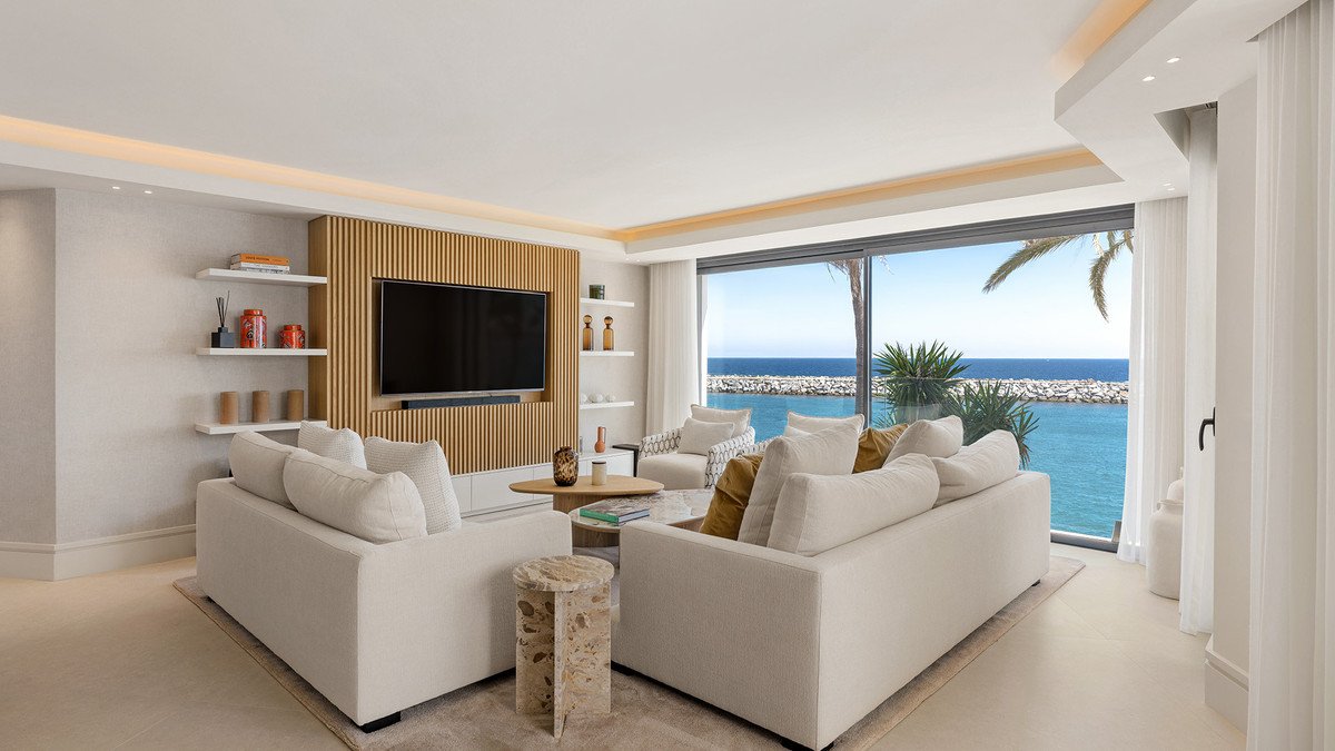 3 Bed Middle Floor Apartment in Puerto Banús
