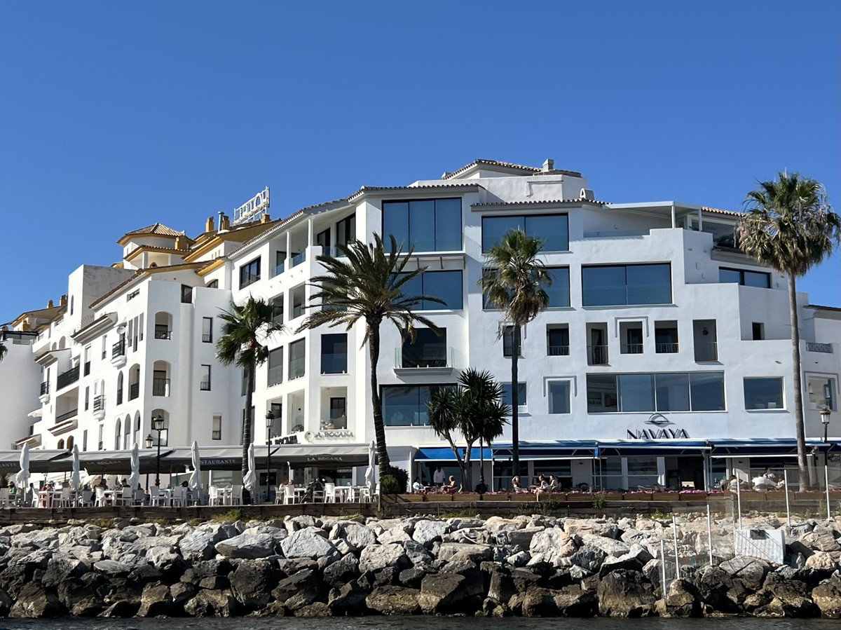 3 Bed Middle Floor Apartment in Puerto Banús