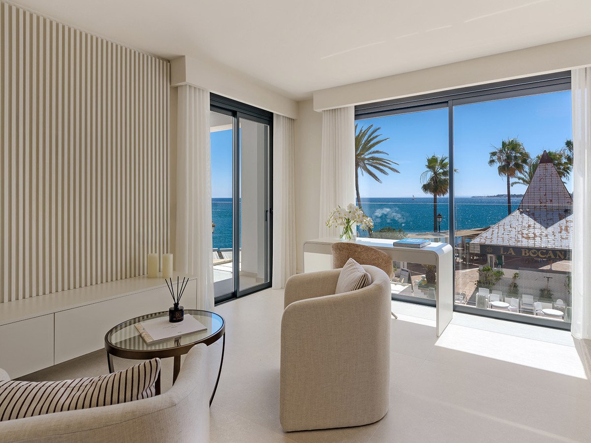 3 Bed Middle Floor Apartment in Puerto Banús