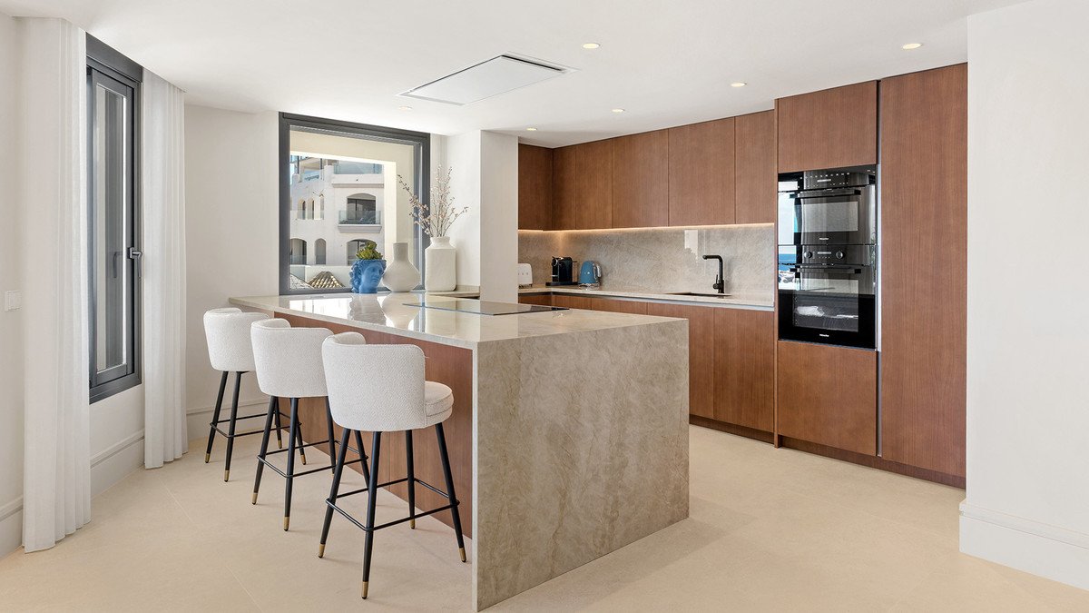 3 Bed Middle Floor Apartment in Puerto Banús