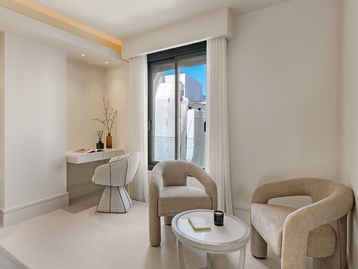 3 Bed Middle Floor Apartment in Puerto Banús