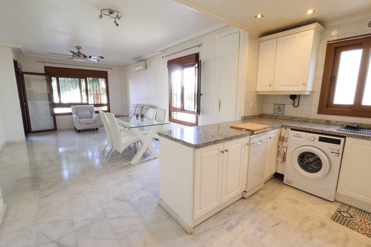 2 Bed Ground Floor Apartment in Orihuela Costa