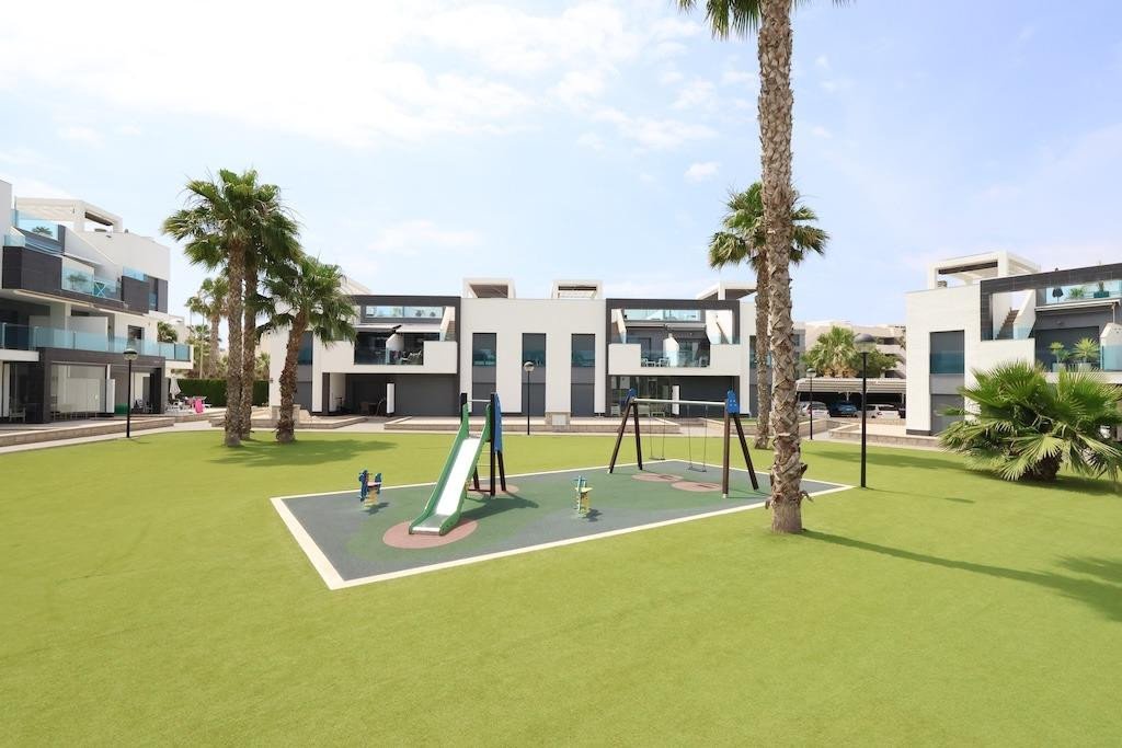 2 Bed Bungalow in Urbanización El Raso