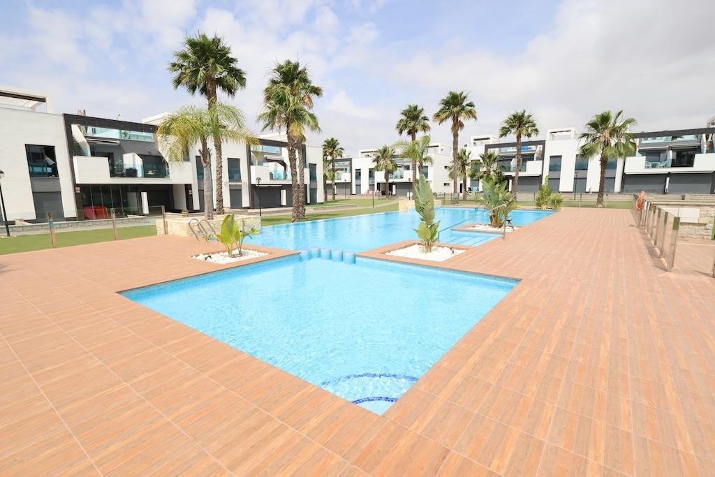 2 Bed Bungalow in Urbanización El Raso