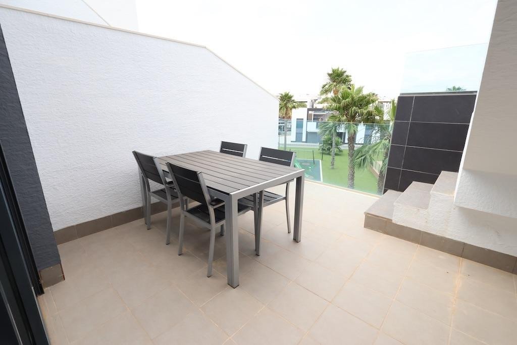 2 Bed Bungalow in Urbanización El Raso