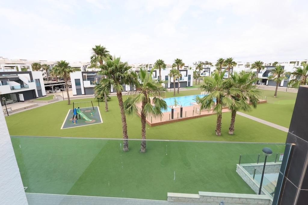 2 Bed Bungalow in Urbanización El Raso