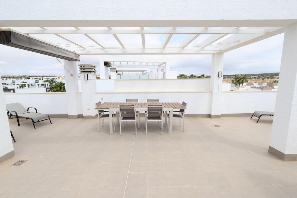 2 Bed Bungalow in Urbanización El Raso