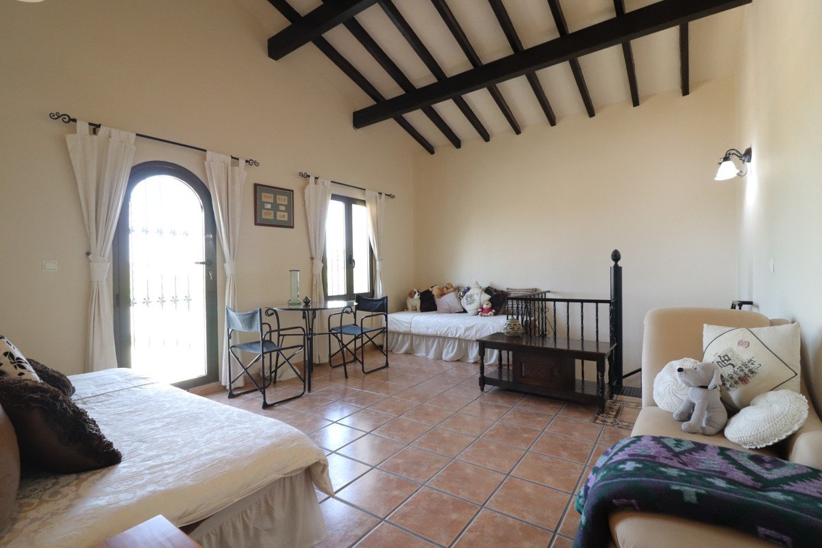 4 Bed Detached Villa in Albatera