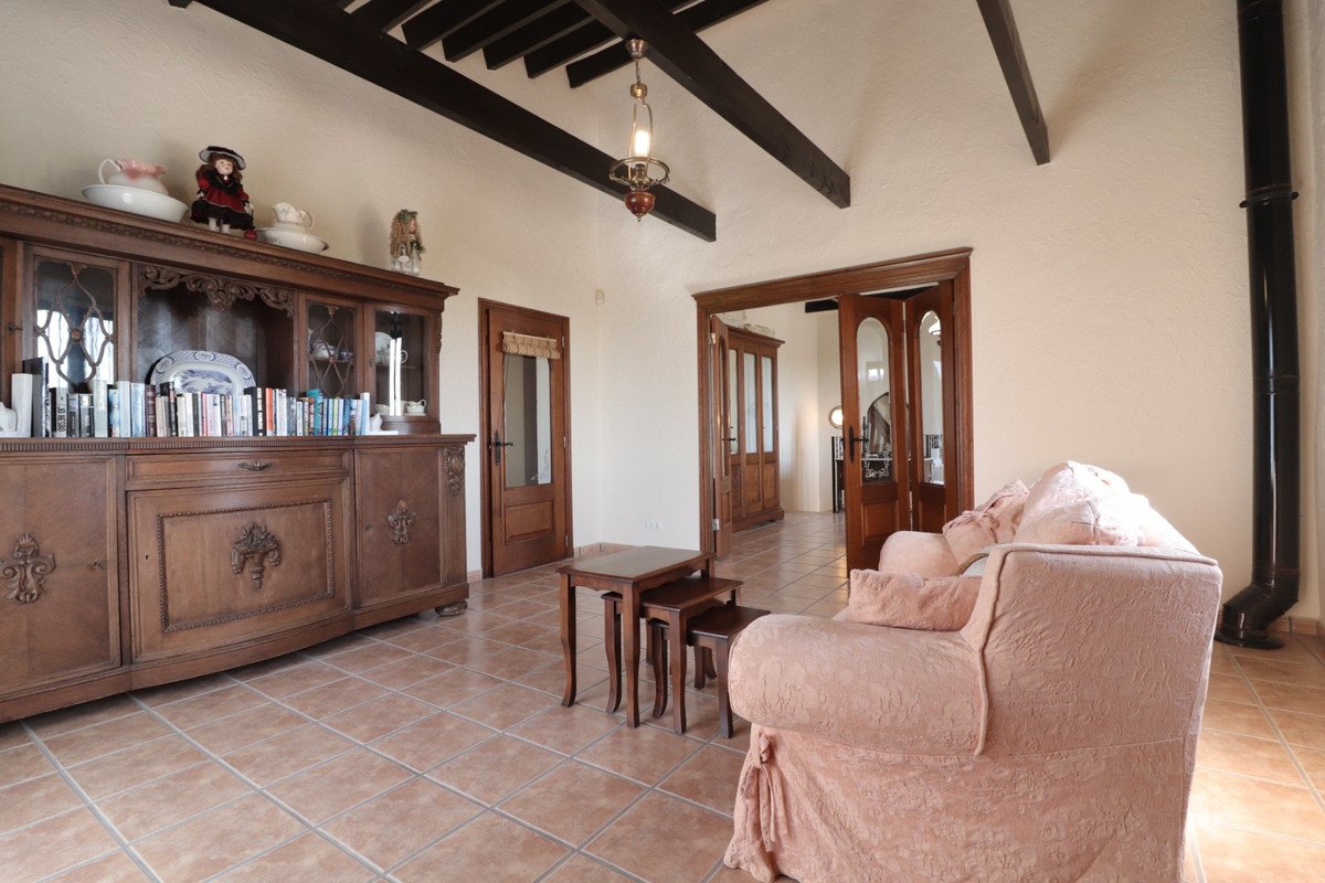 4 Bed Detached Villa in Albatera