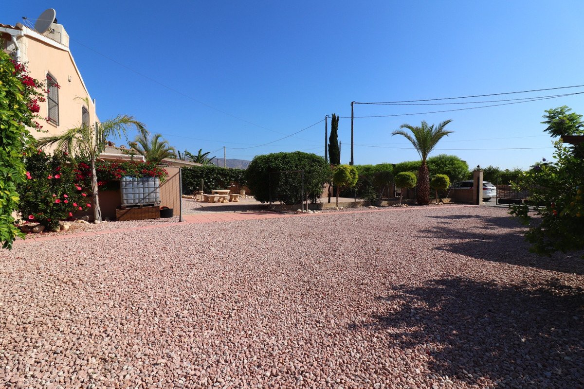 4 Bed Detached Villa in Albatera