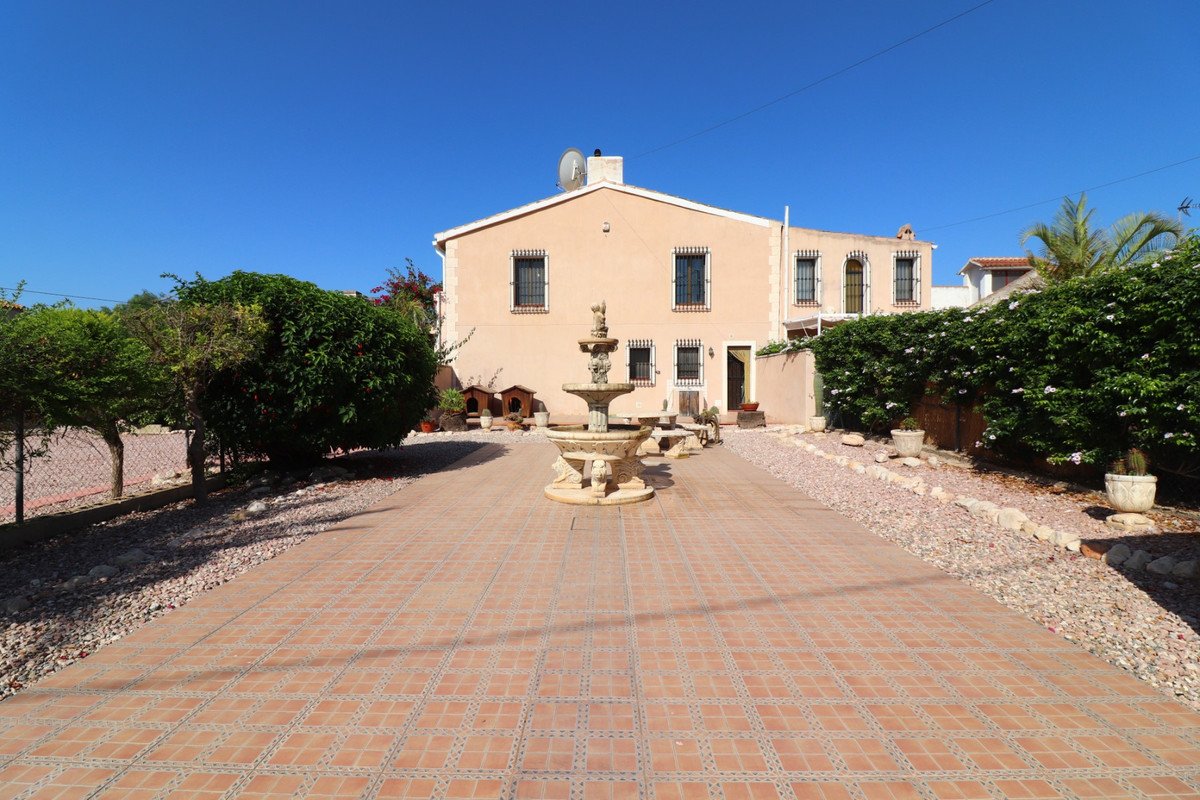 4 Bed Detached Villa in Albatera