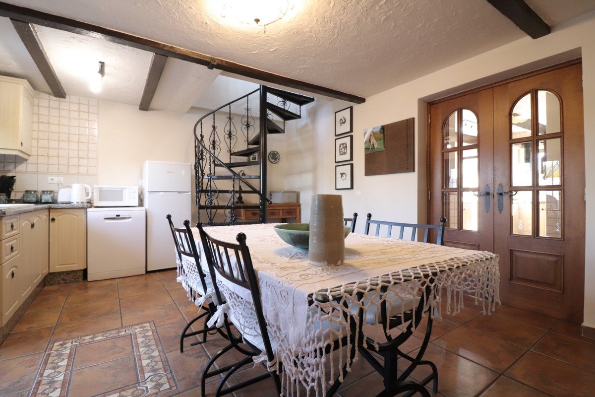 4 Bed Detached Villa in Albatera