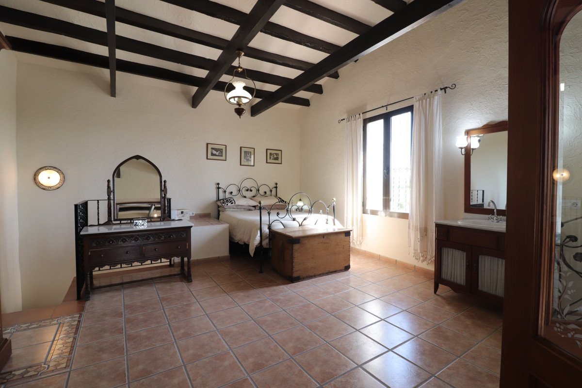 4 Bed Detached Villa in Albatera
