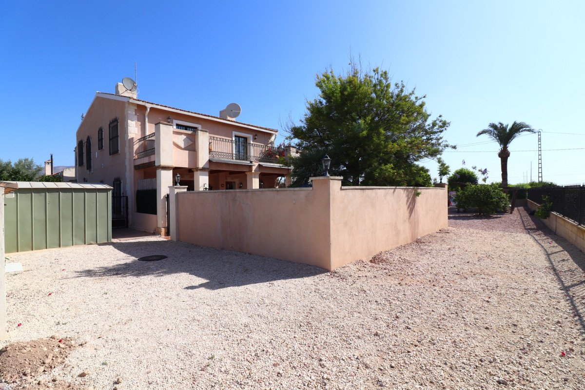 4 Bed Detached Villa in Albatera