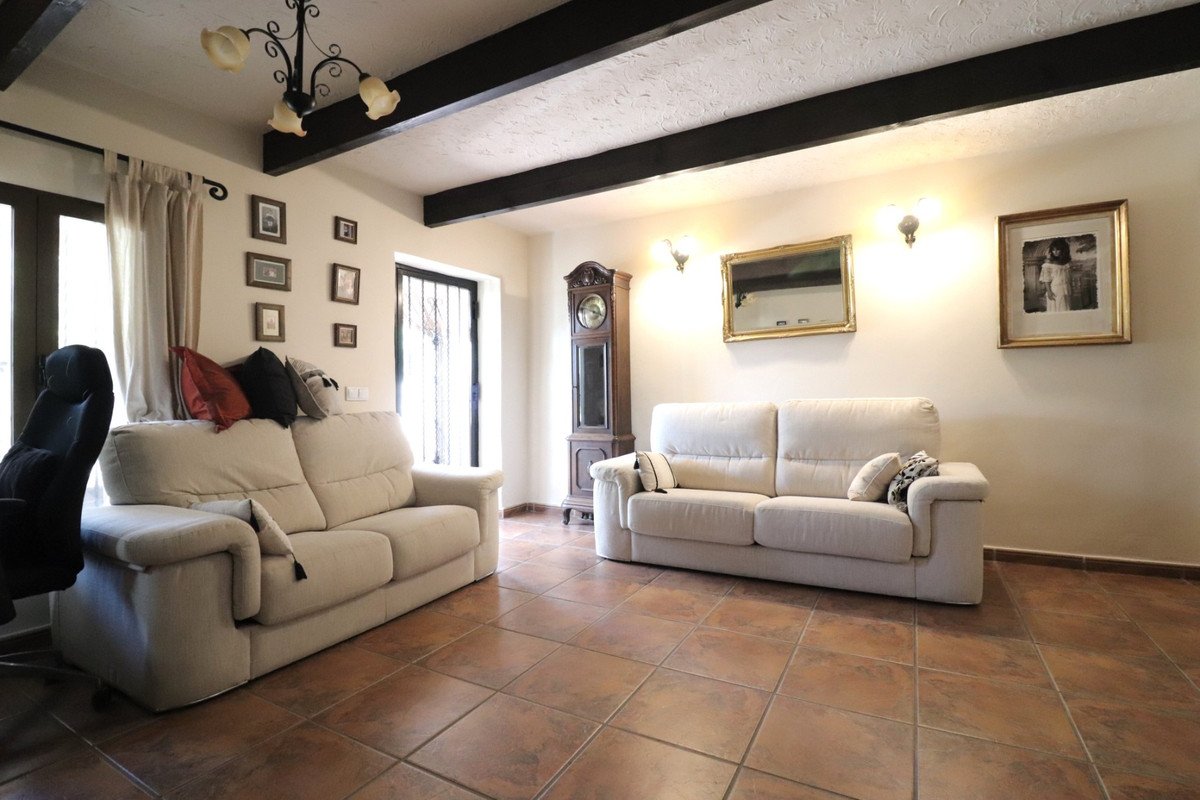 4 Bed Detached Villa in Albatera