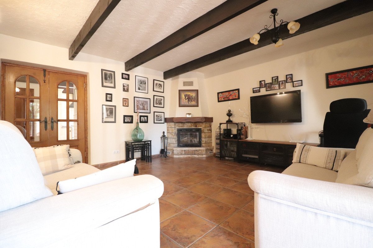 4 Bed Detached Villa in Albatera
