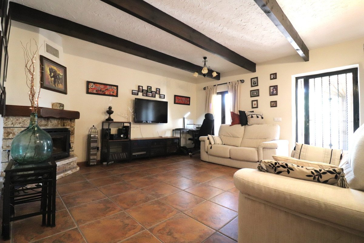 4 Bed Detached Villa in Albatera