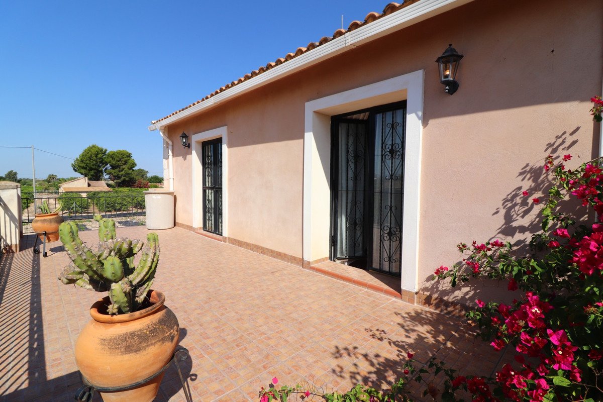 4 Bed Detached Villa in Albatera
