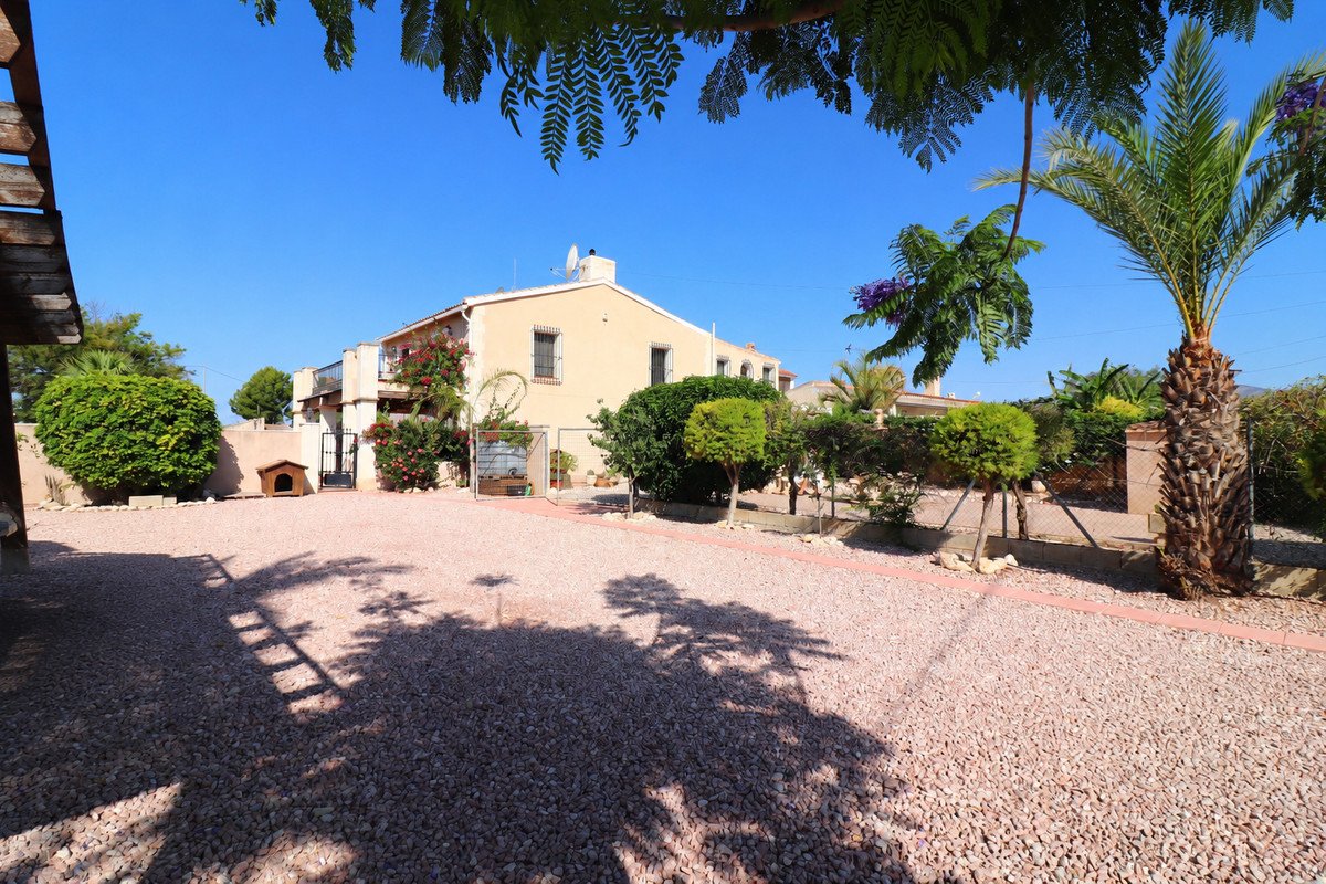4 Bed Detached Villa in Albatera