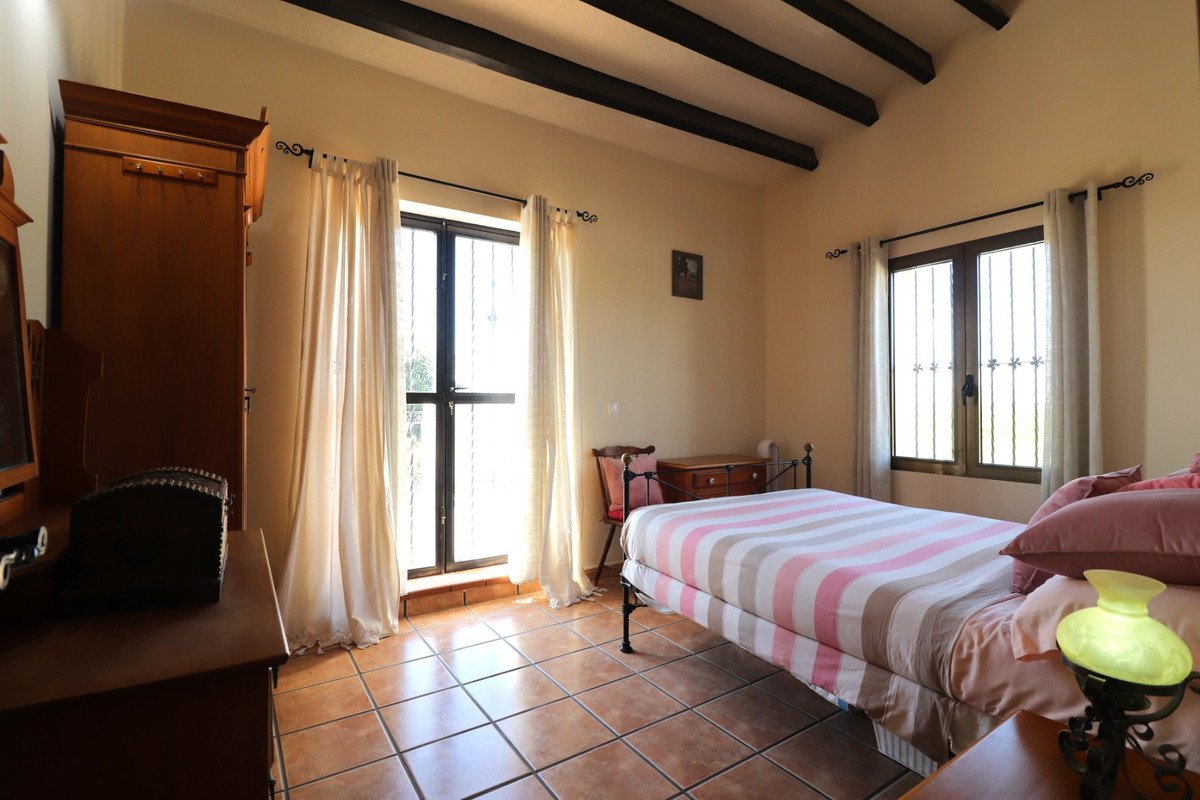 4 Bed Detached Villa in Albatera