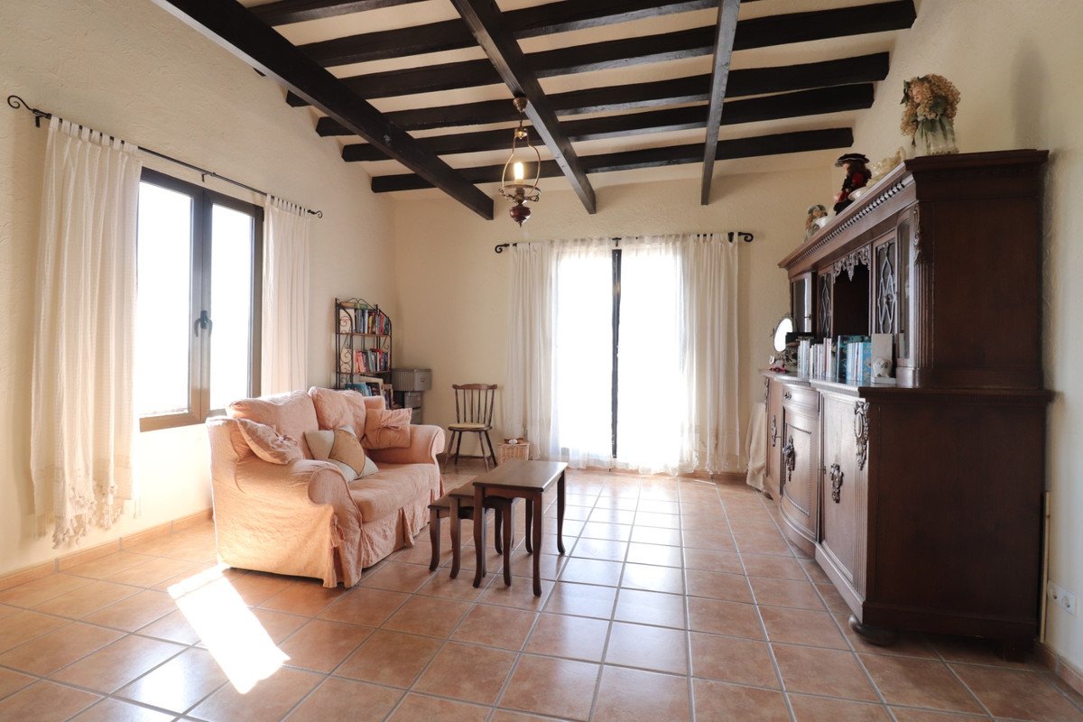 4 Bed Detached Villa in Albatera