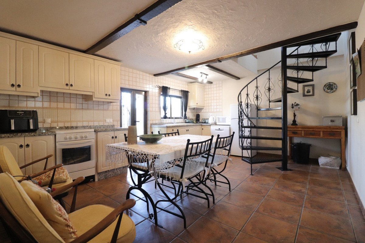 4 Bed Detached Villa in Albatera