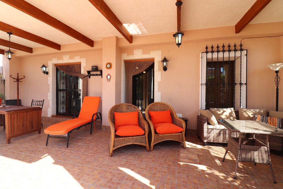 4 Bed Detached Villa in Albatera